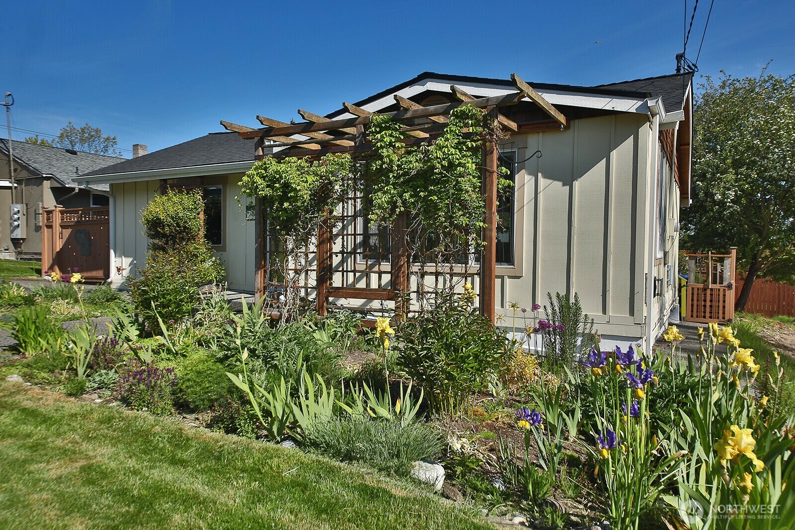 Property Photo: 302 NE 5th Street WA 98239