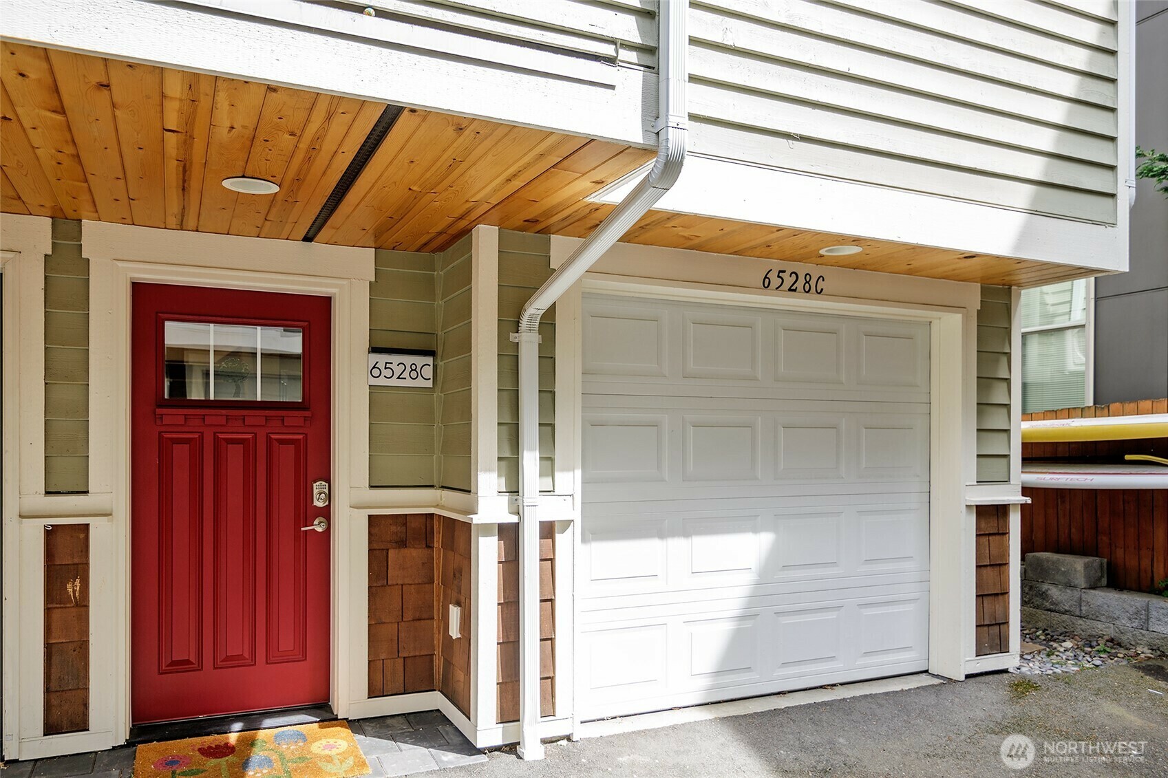 Property Photo: 6528 34th Avenue NE C WA 98115