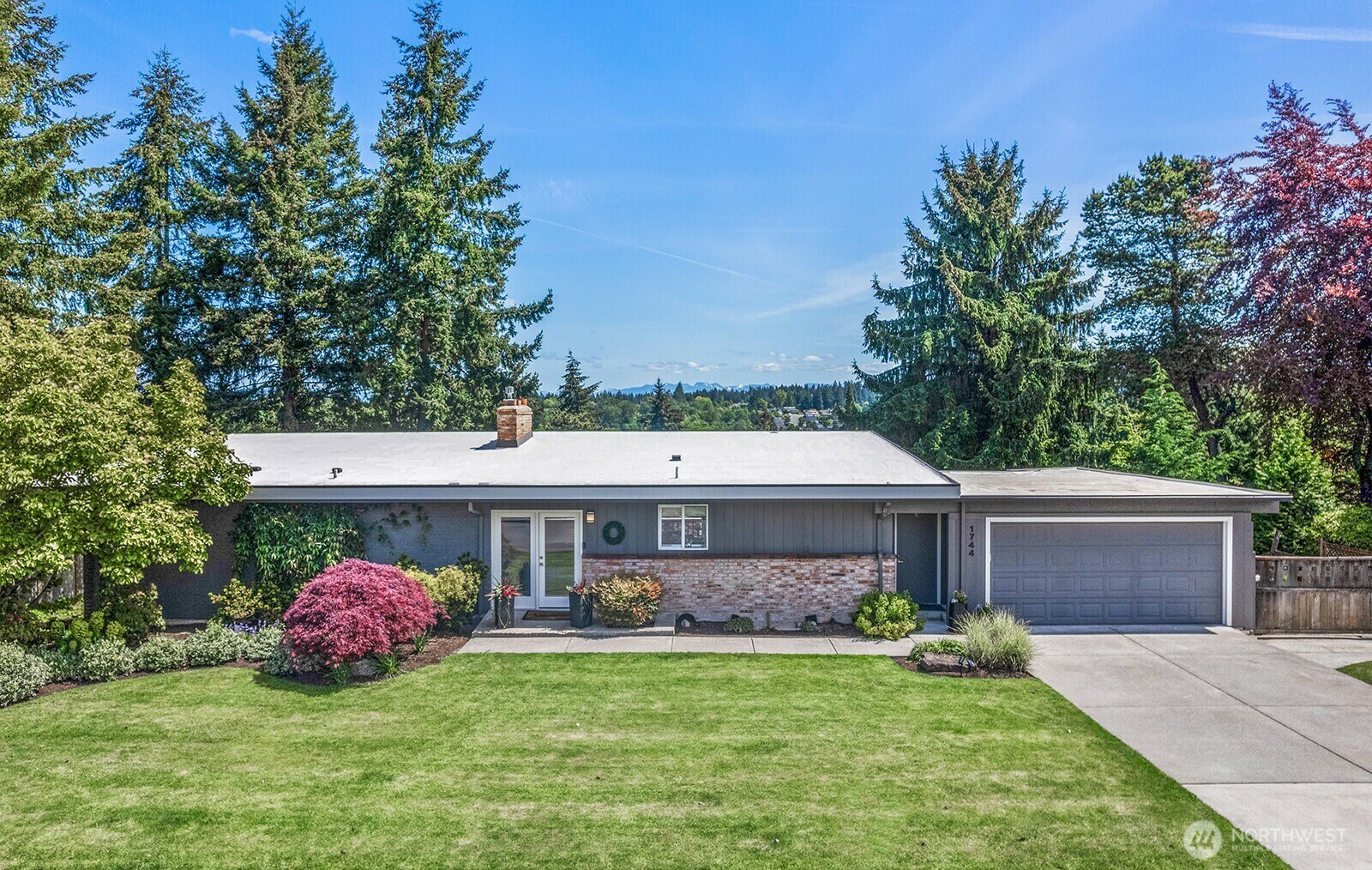 1744  127th Avenue SE  Bellevue WA 98005 photo