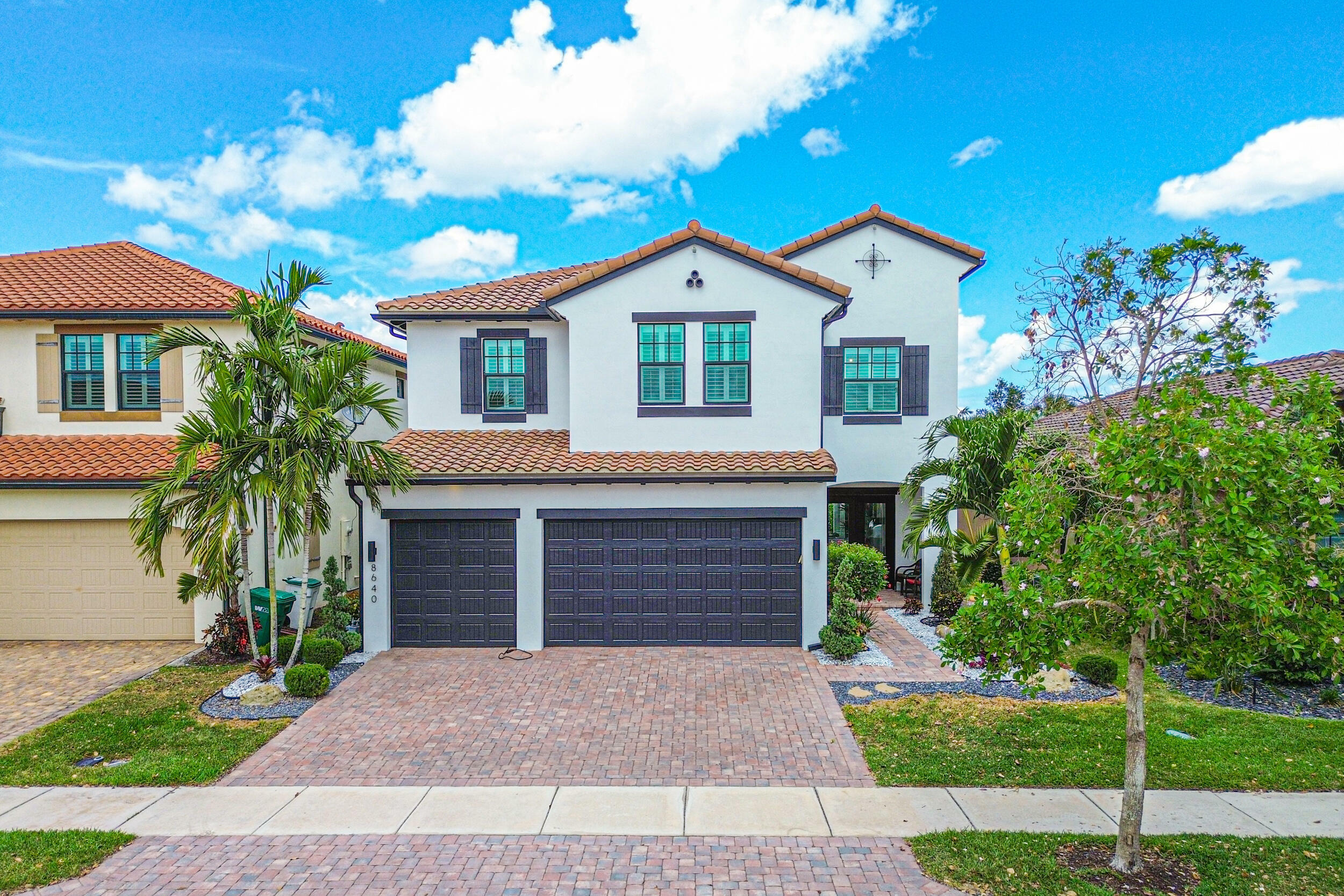 Property Photo: 8640 E Baypoint Circle FL 33076