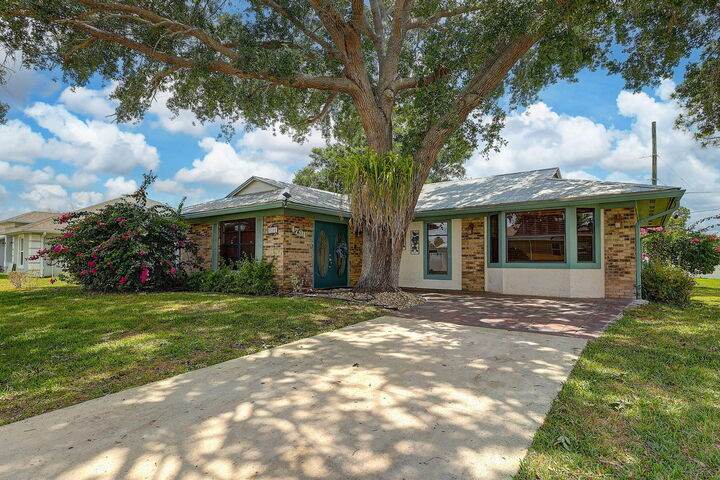 Property Photo: 1791 SW Boeing Street FL 34953