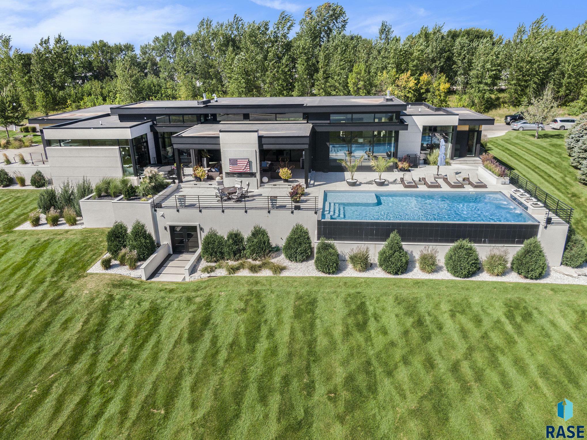 Property Photo: 705 Silver Pond Pl SD 57108