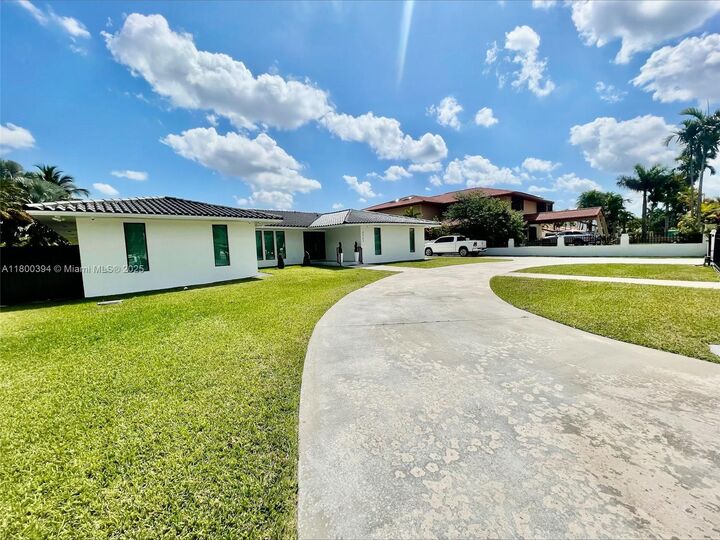 Property Photo:  2721 SW 130th Ave  FL 33175