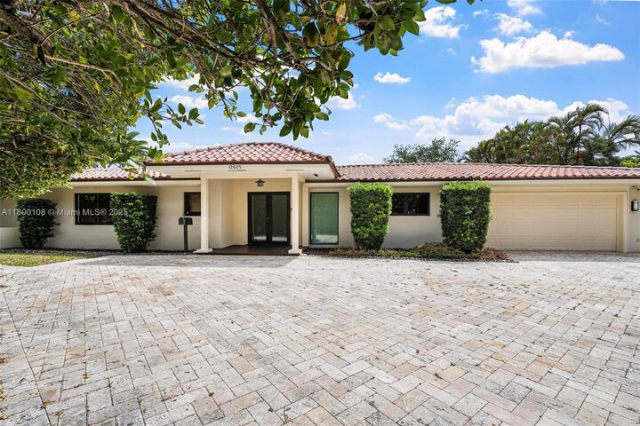 Property Photo: 12605 Cyprus Rd FL 33181