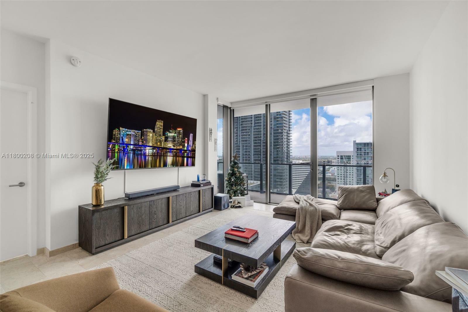 Property Photo: 68 SE 6th St 2406 FL 33130