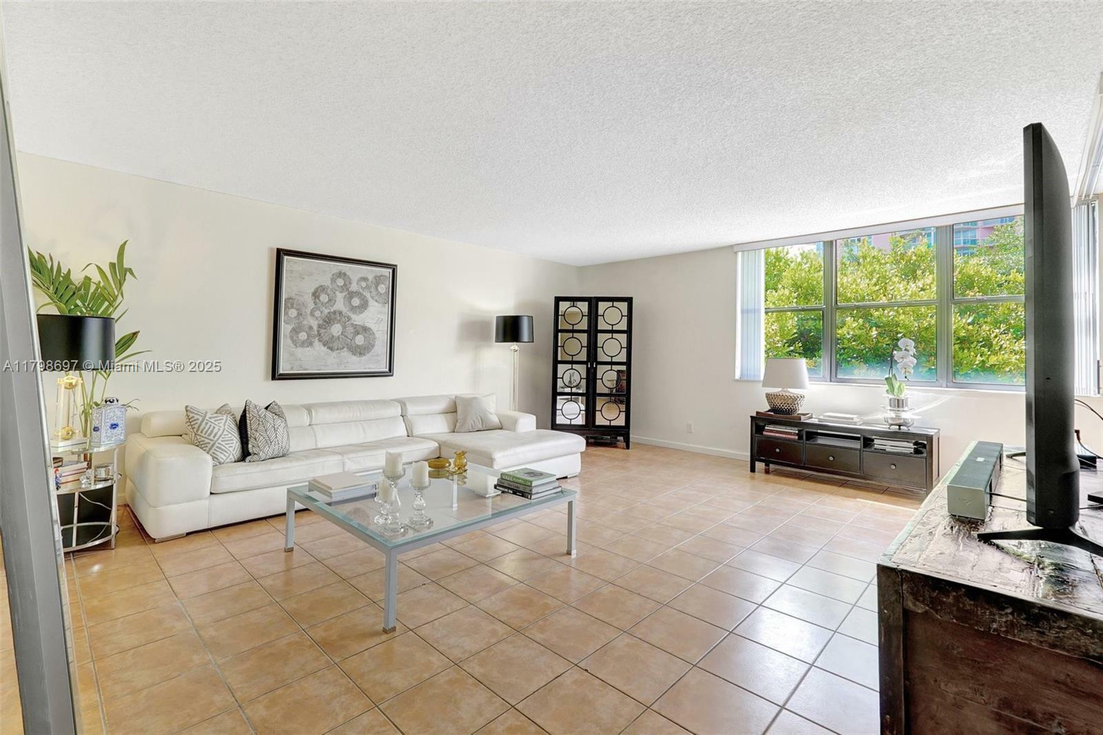Property Photo: 3350 NE 192 St 3G-B FL 33180
