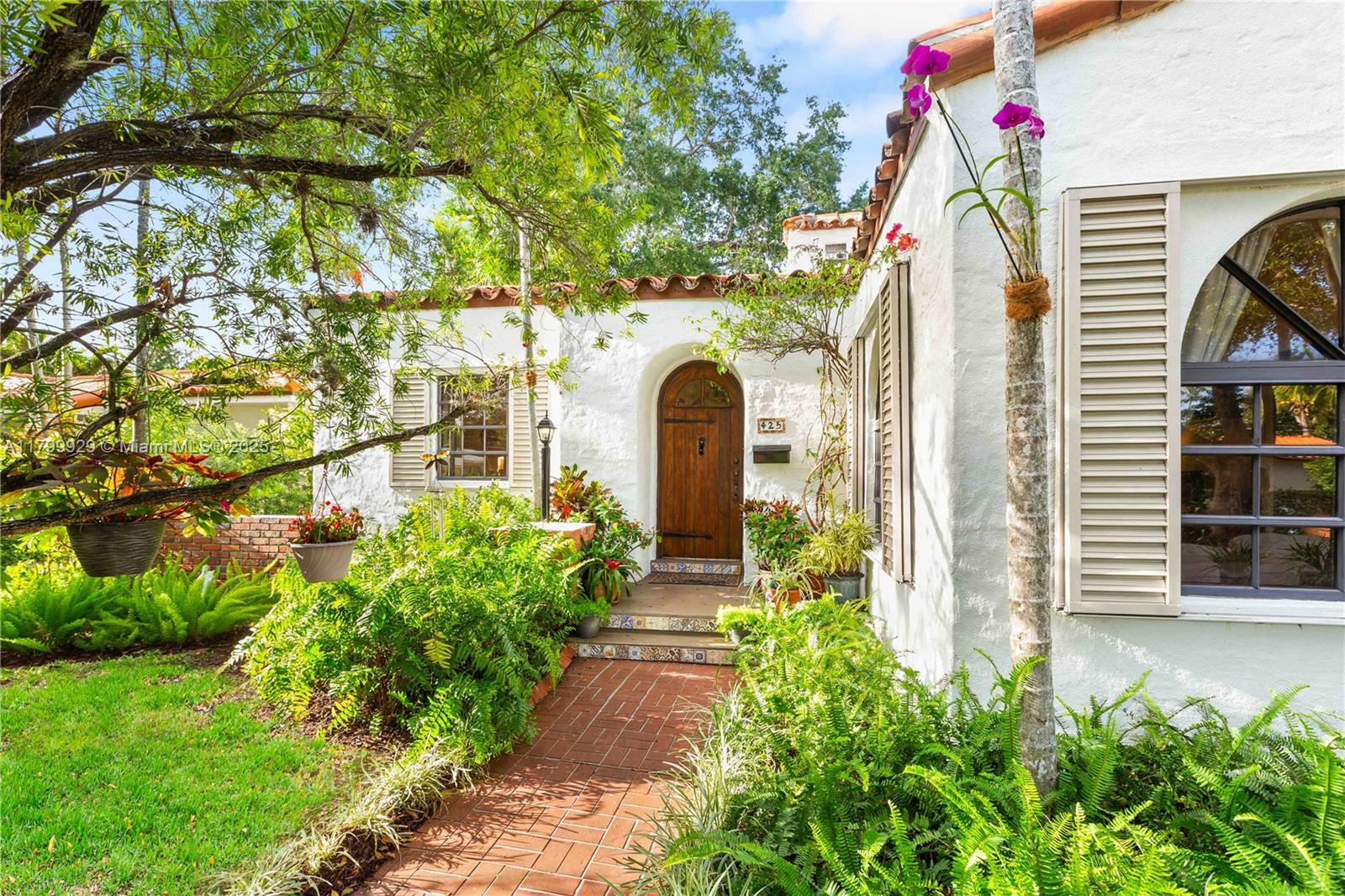 Property Photo: 425 Cadagua Ave FL 33146