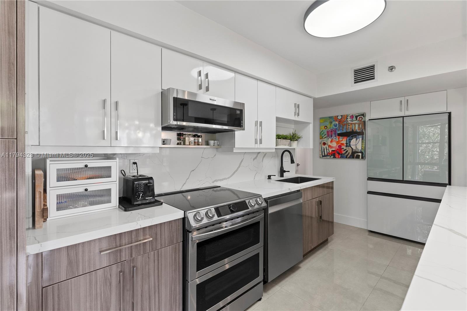 Property Photo:  3600 Mystic Pointe Dr 306  FL 33180 