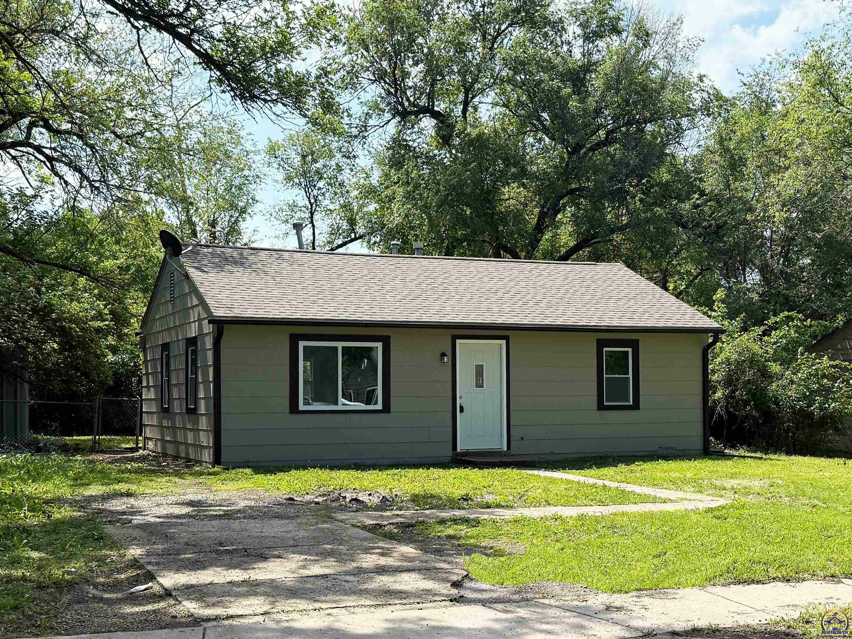 Property Photo: 3362 SE Fremont St KS 66605