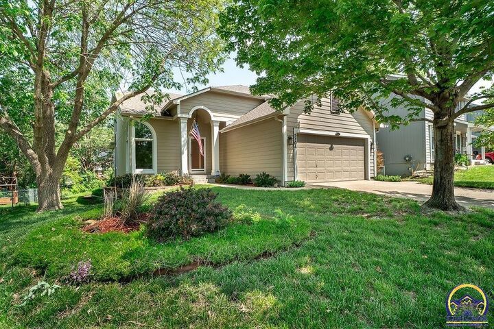 5704 SW 35th St  Topeka KS 66614 photo