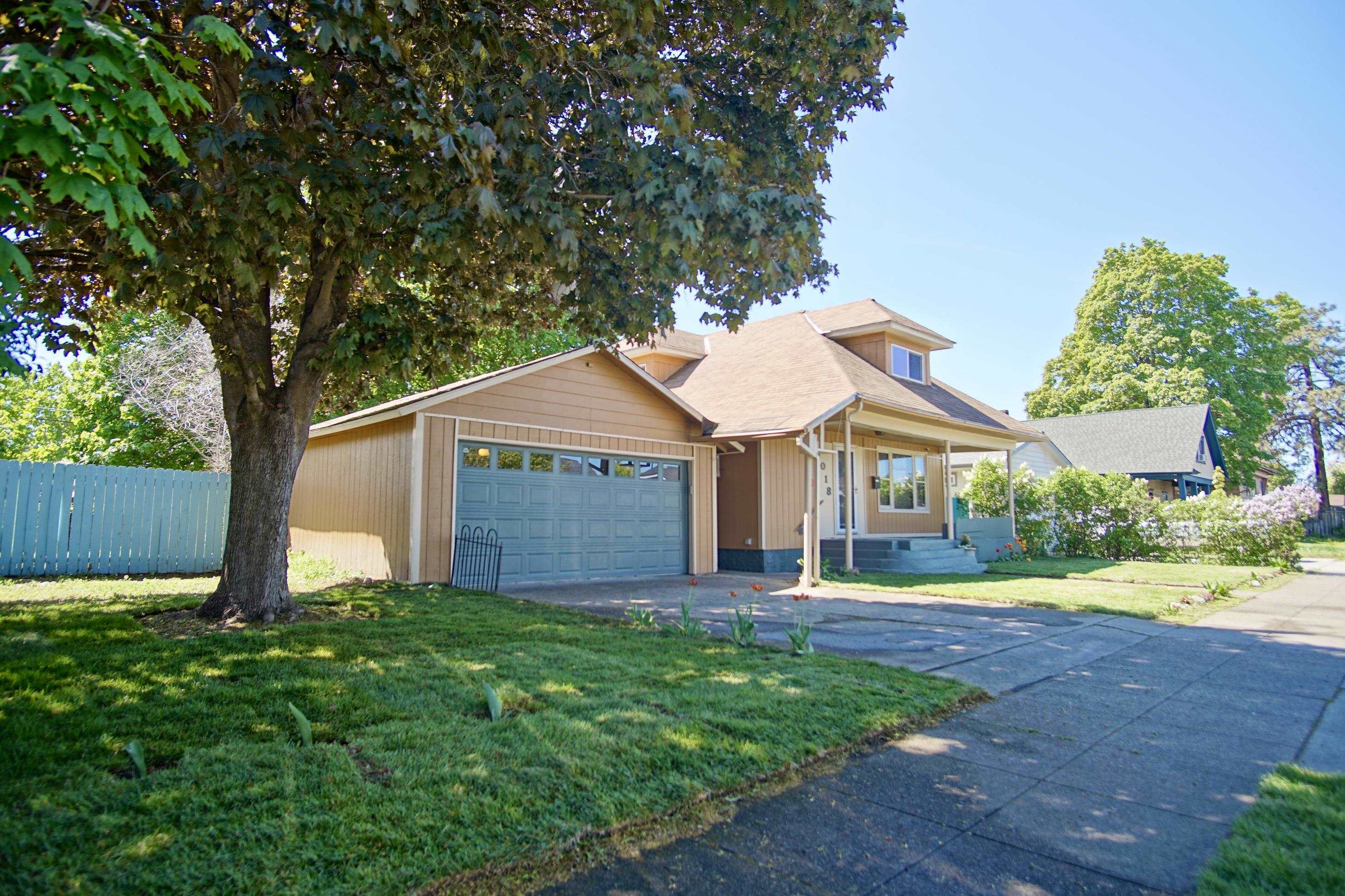 Property Photo: 1018 E Broad Ave WA 99207