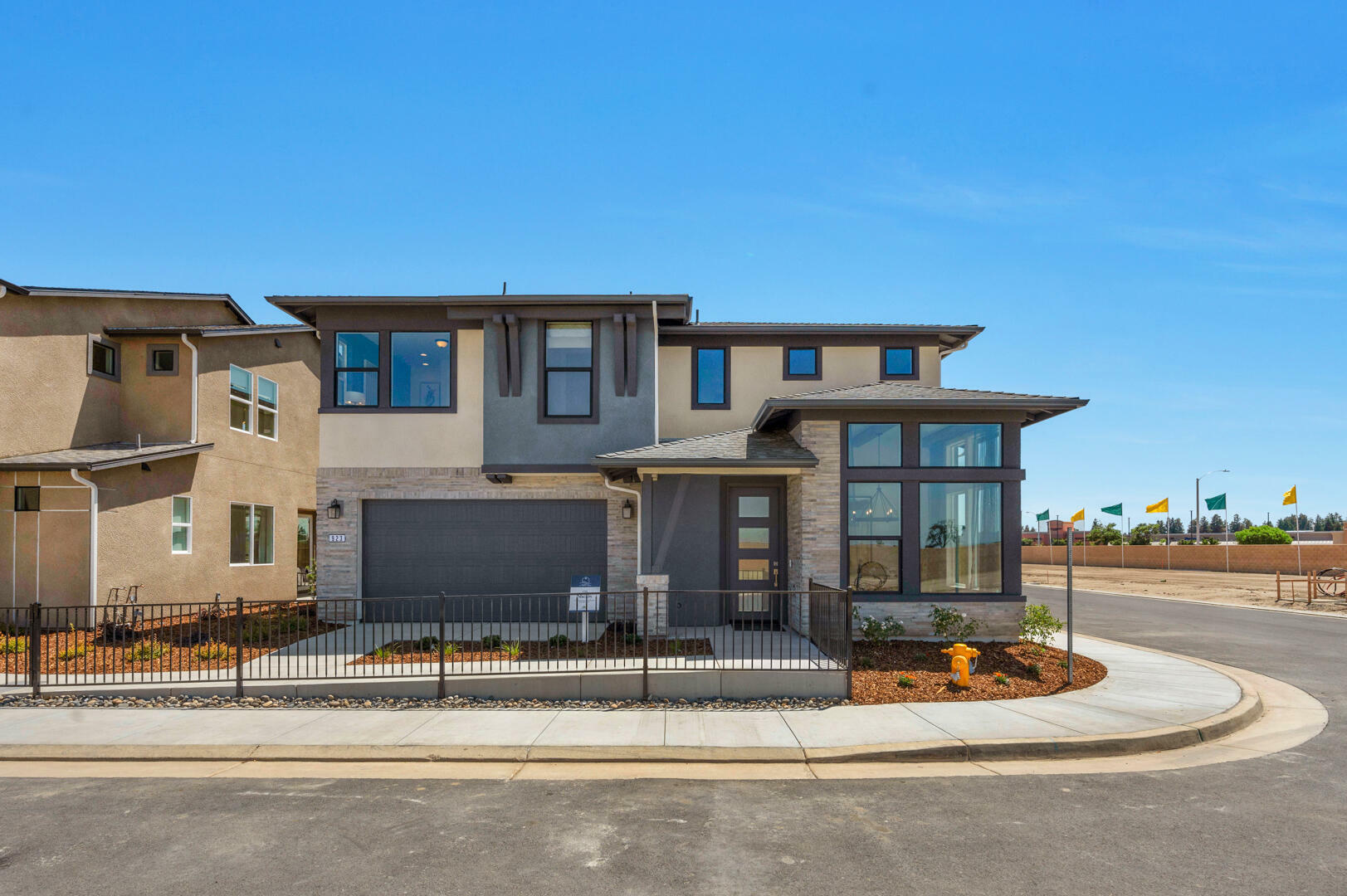 Property Photo:  923 Lisbon Avenue  CA 93274 