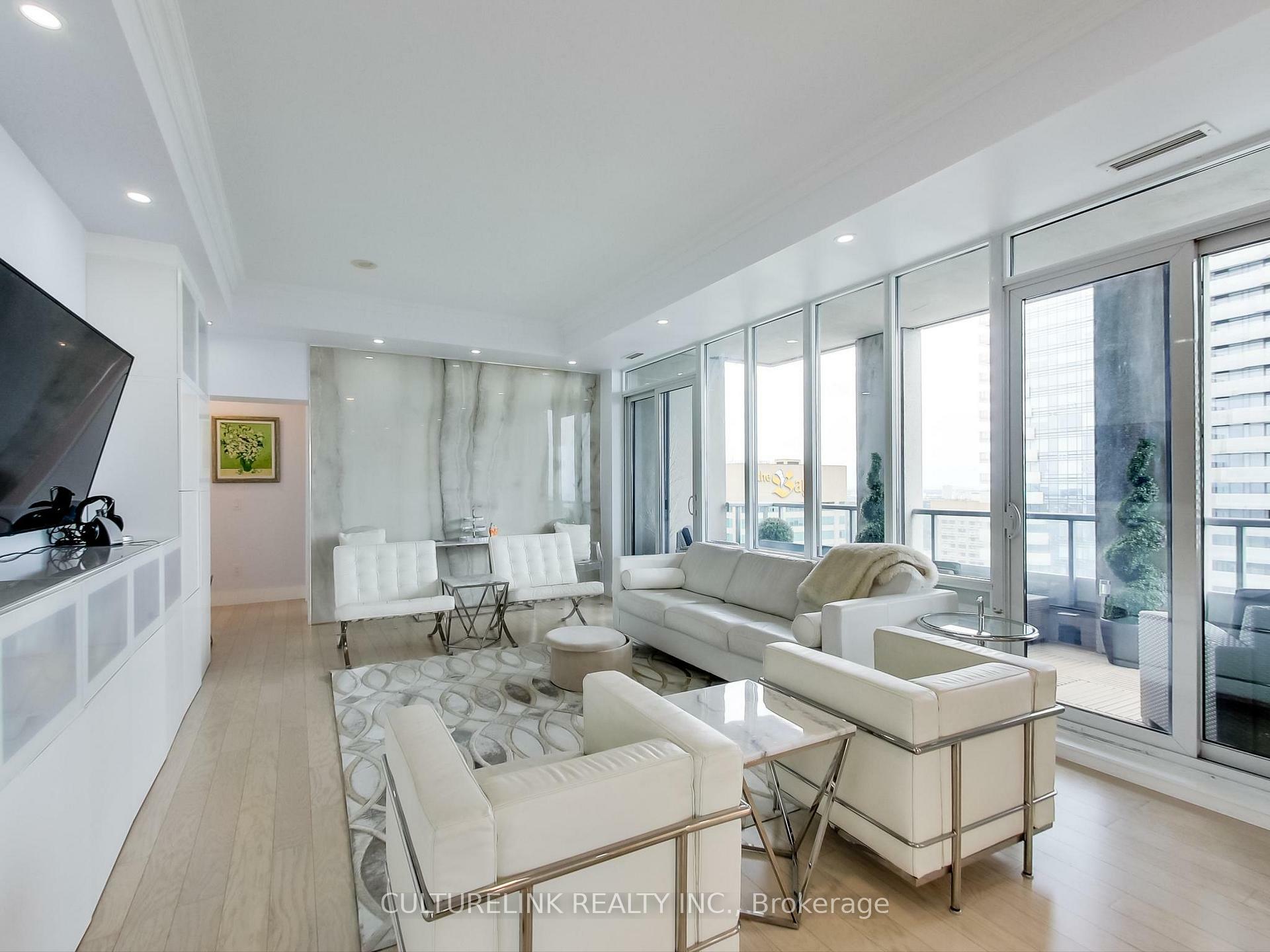 Property Photo: 35 Balmuto Street 4402 ON M4Y 0A3