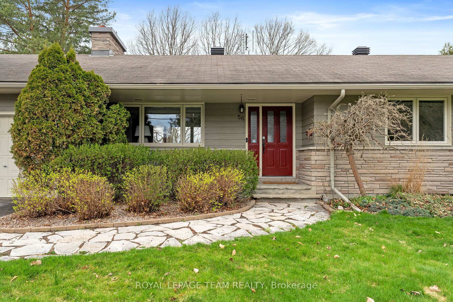 Property Photo: 56 Ryeburn Drive ON K1V 1H5