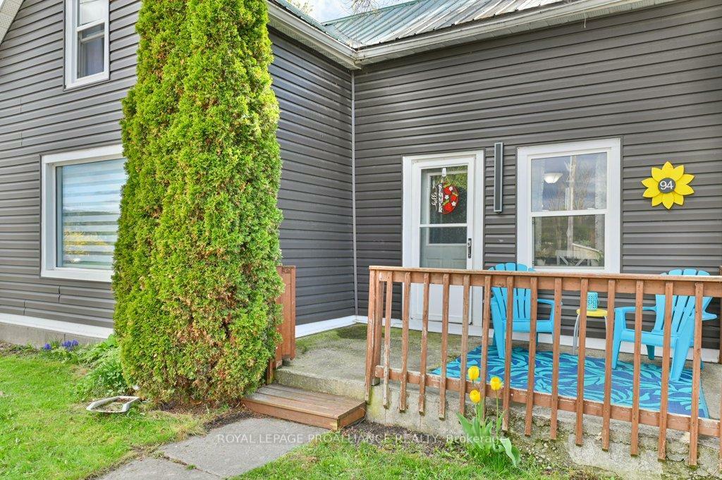 Property Photo: 94 South Trent Street ON K0K 2C0