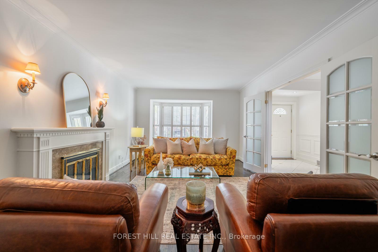 Property Photo: 618 Vesta Drive ON M5N 1H9