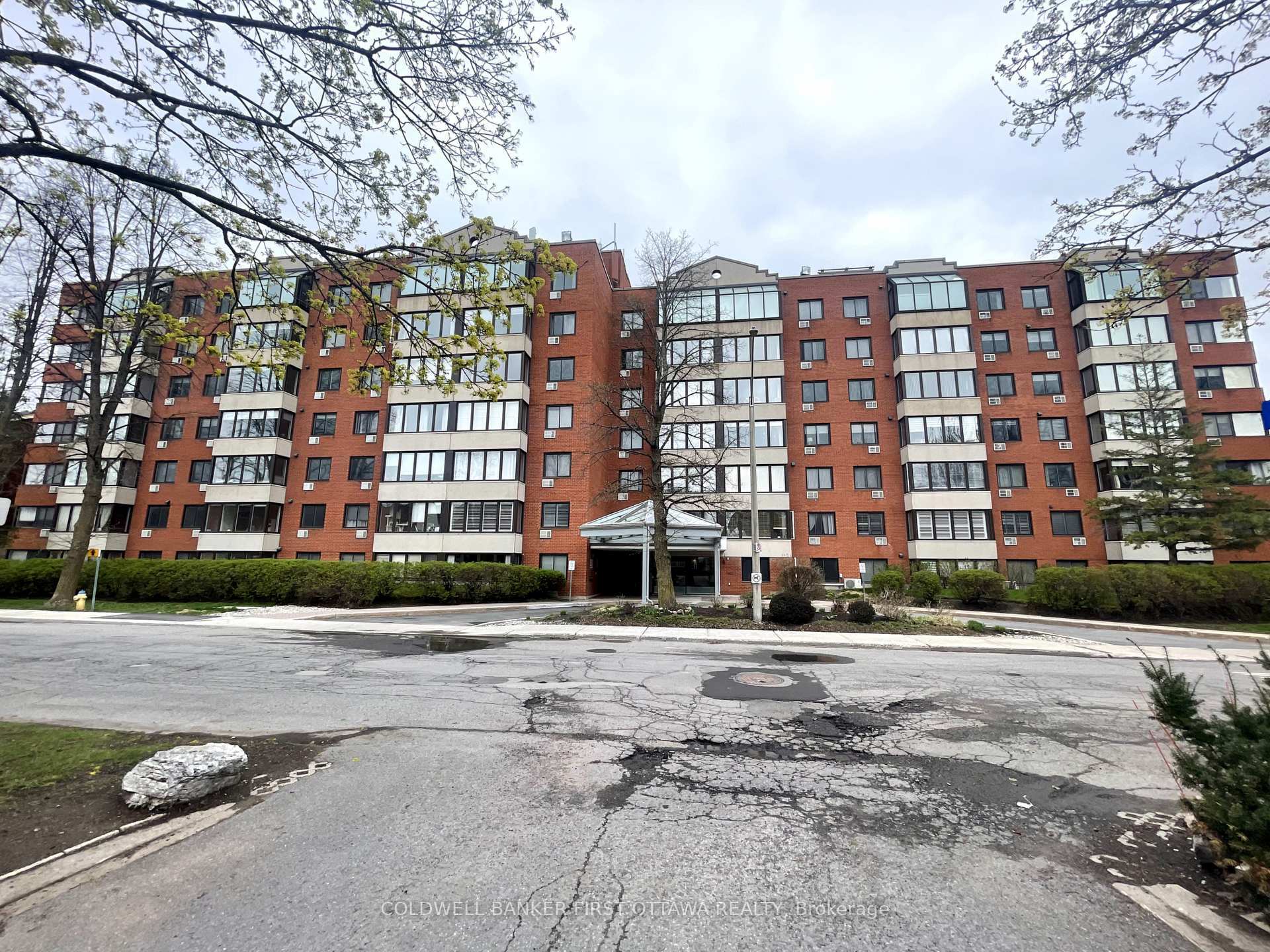 Photo de la propriété: 225 Alvin Road 111 ON K1K 4H6