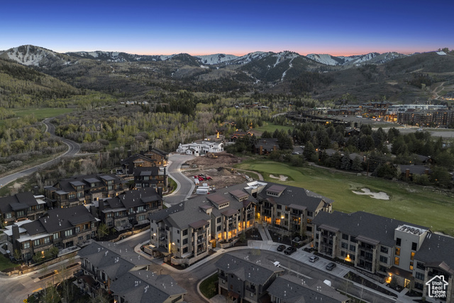 Property Photo: 3703 Blackstone Dr 303 UT 84098