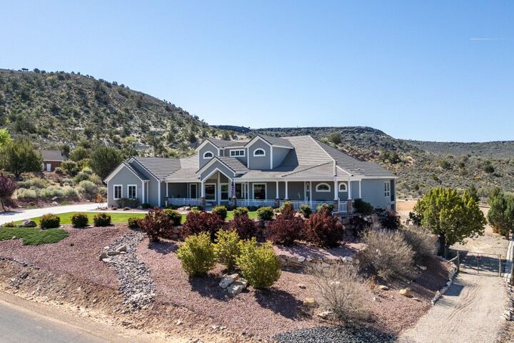 Property Photo:  947 W Amethyst Dr  UT 84770 