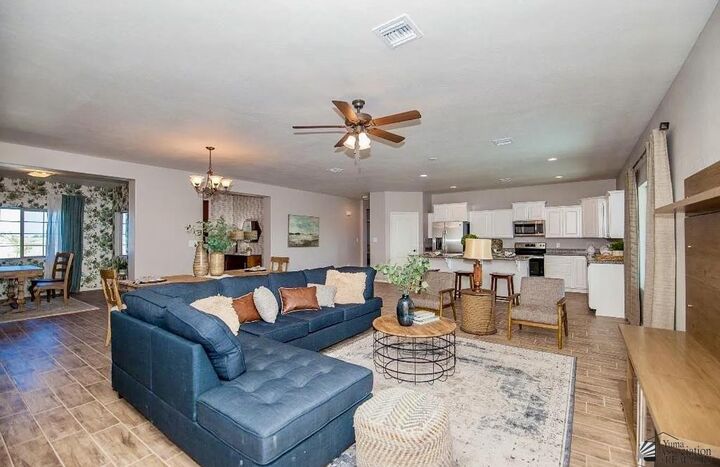 Property Photo: 5693 E 44th Pl AZ 85365
