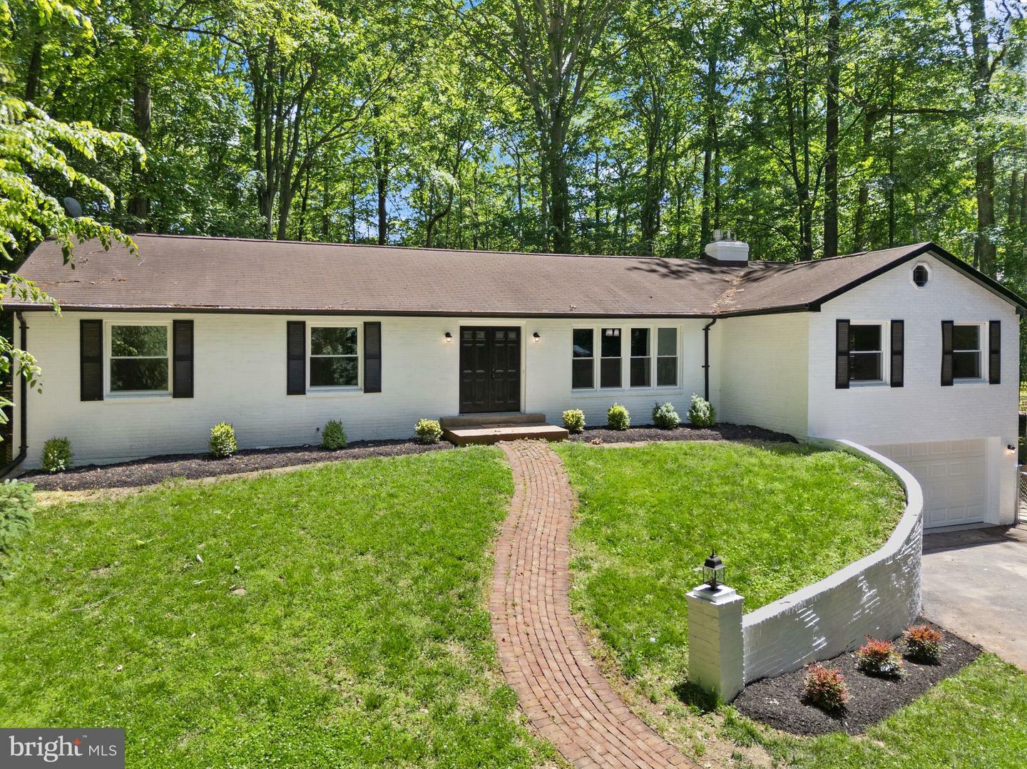 Property Photo: 14863 Prestige Drive VA 22193