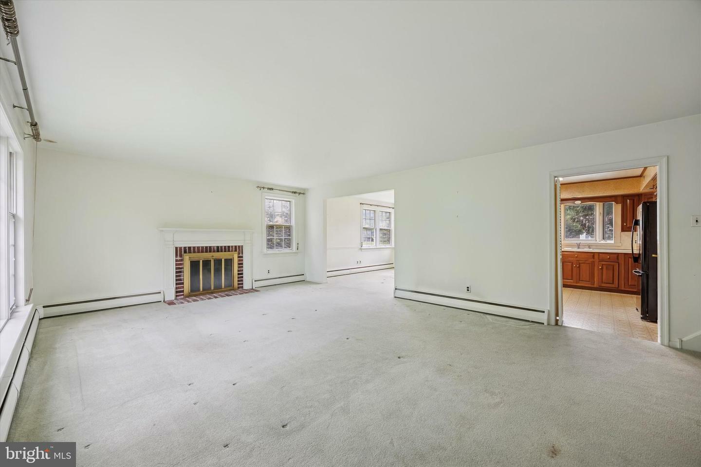 Property Photo: 424 Heatherwood Lane PA 19333