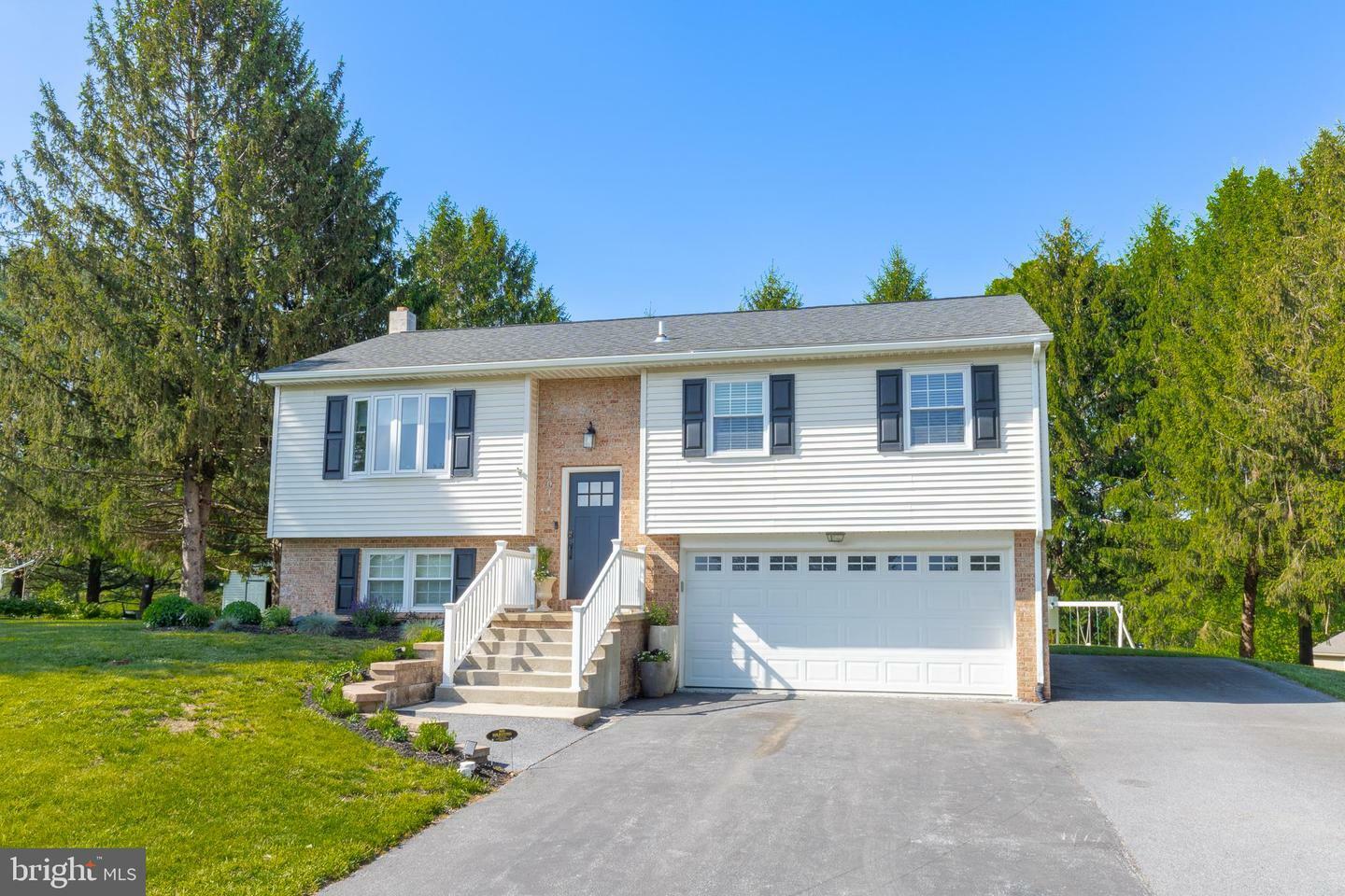 1014 Jeffrey Lane  Lititz PA 17543 photo