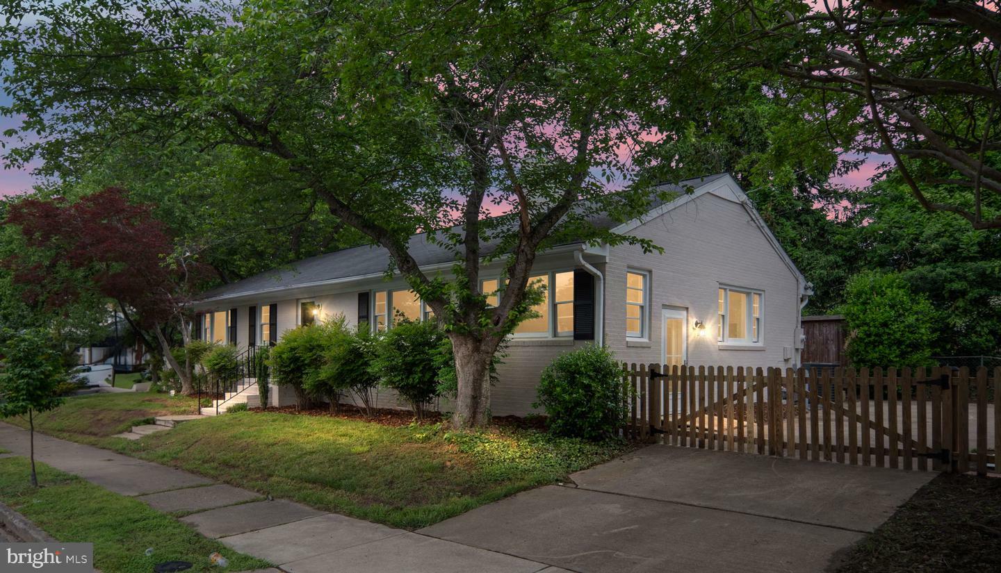 Property Photo: 1321 Dandridge Street VA 22401