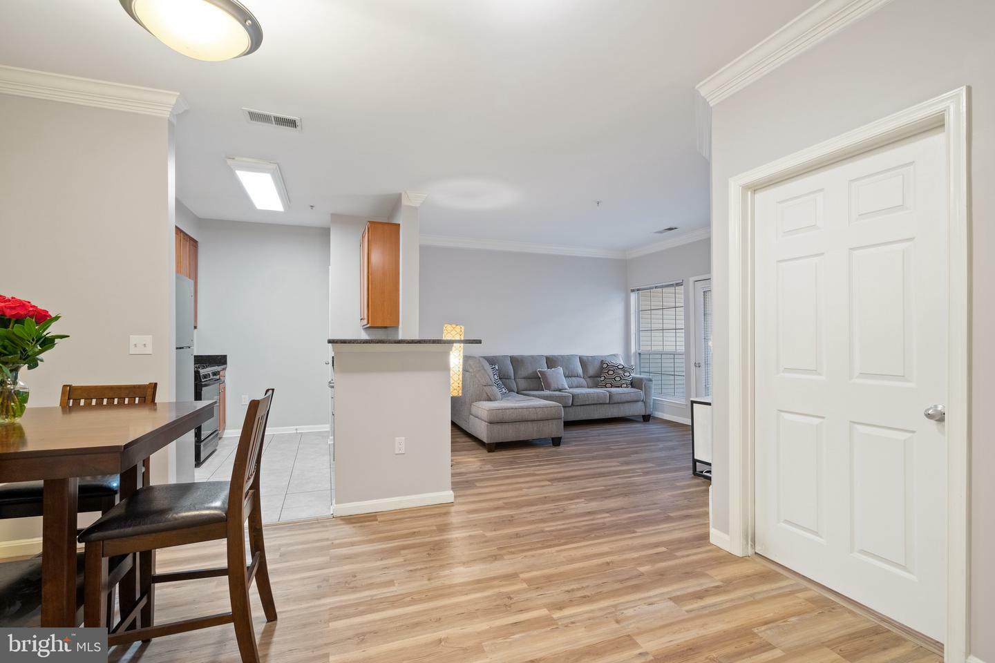 Property Photo: 4862 Eisenhower Avenue 363 VA 22304