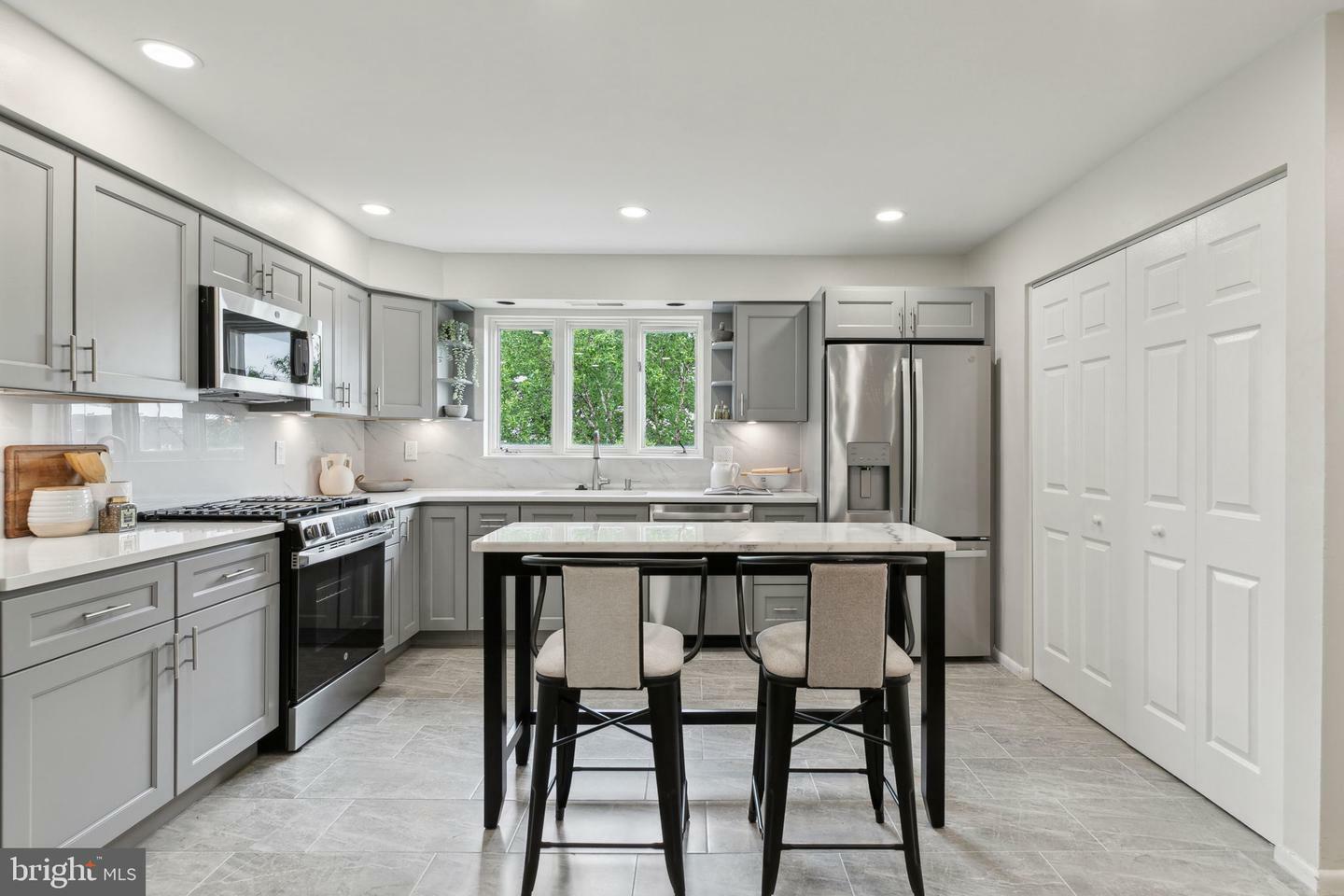 Property Photo:  1 Christian Street 49  PA 19147 
