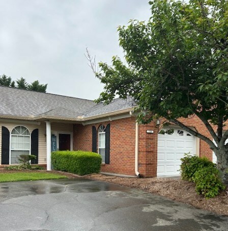 Property Photo:  1698 Pin Oak Drive  GA 30721 