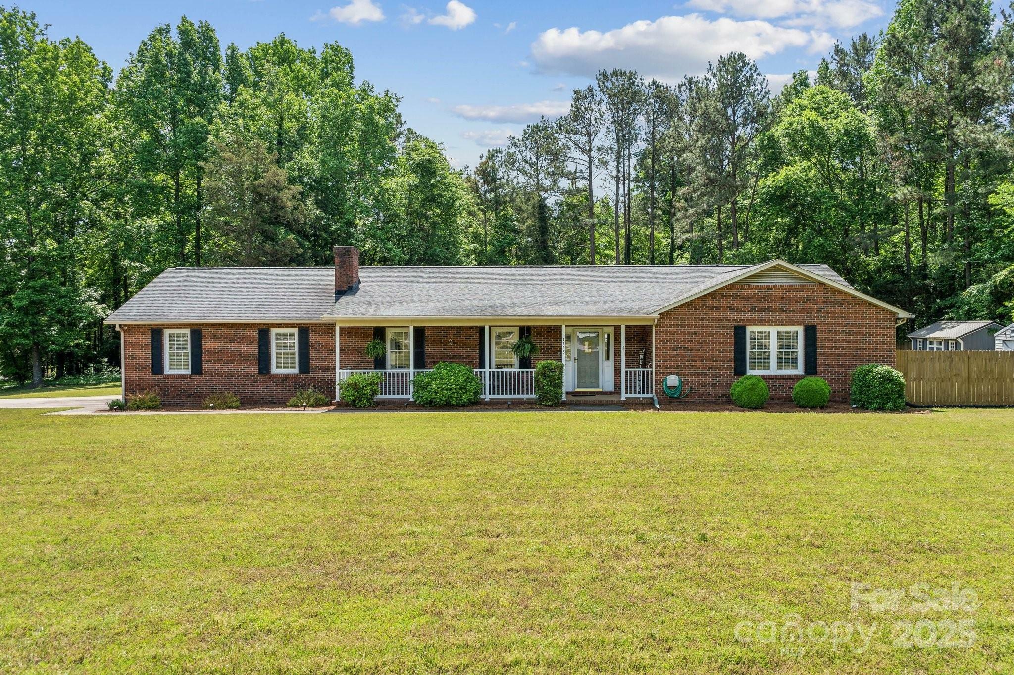 Property Photo: 1753 Elmwood Drive SC 29730