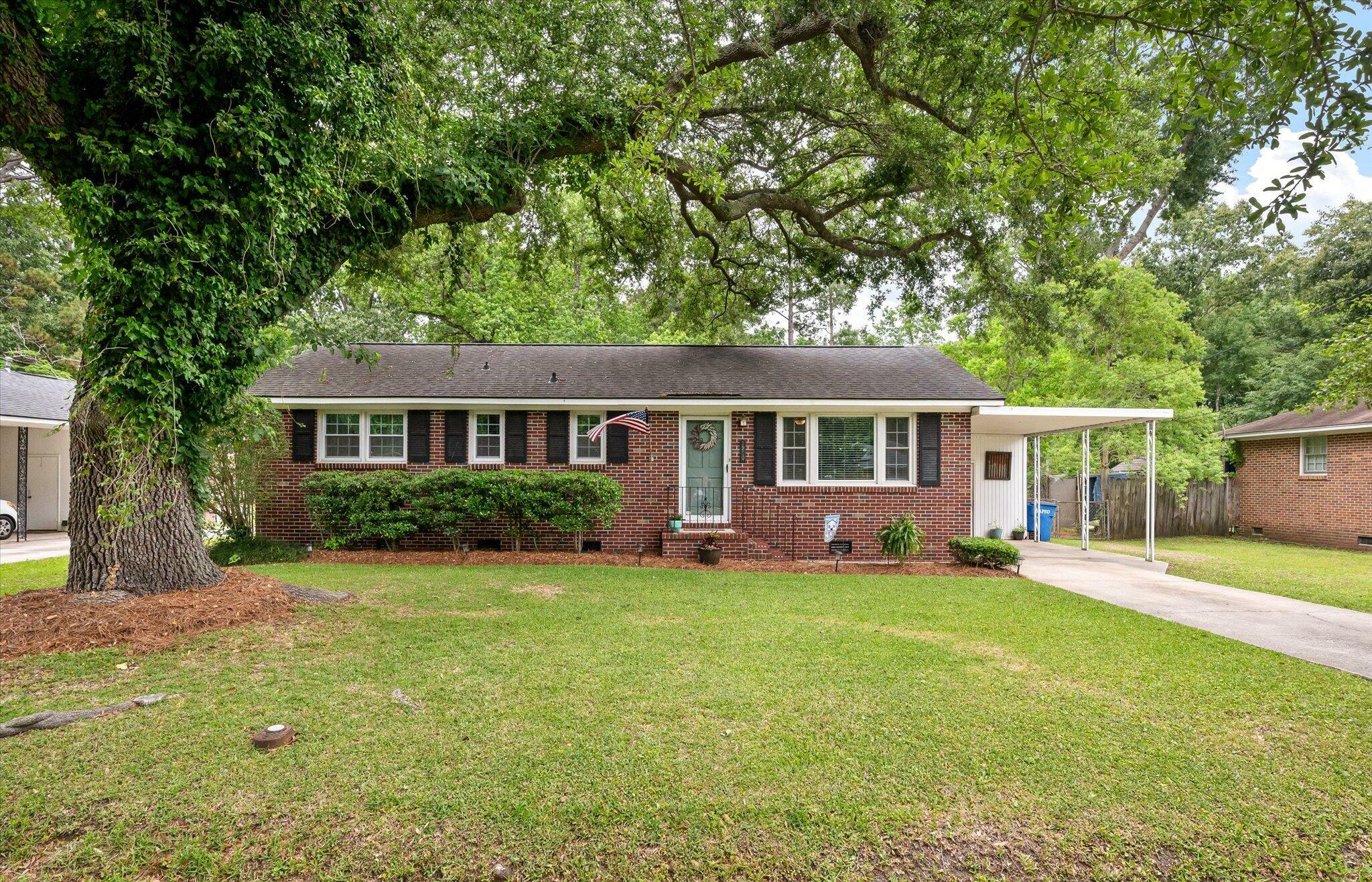 Property Photo: 2220 Pinehurst Avenue SC 29414