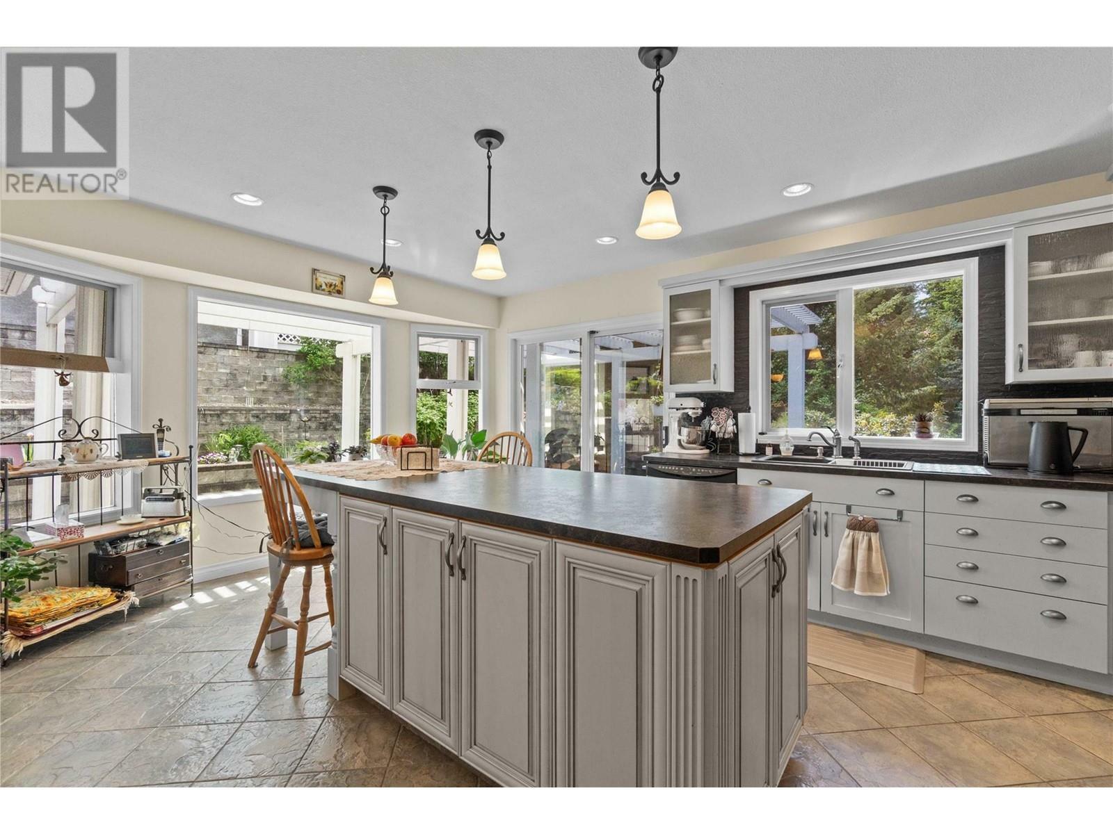 Property Photo: 1120 12 Street Northeast 2 BC V1E 1B8