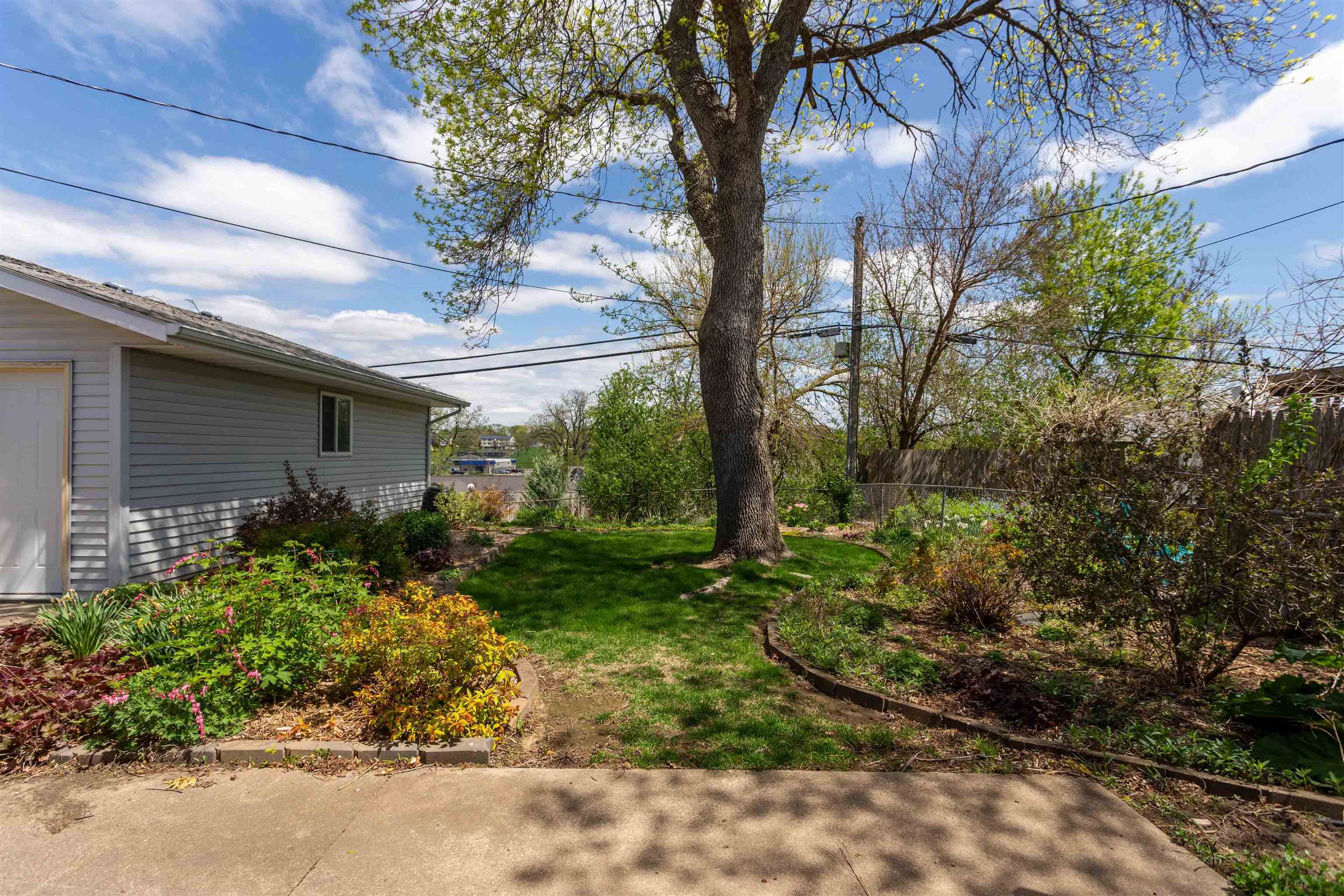 Property Photo: 1822 Keyway Drive IA 52001