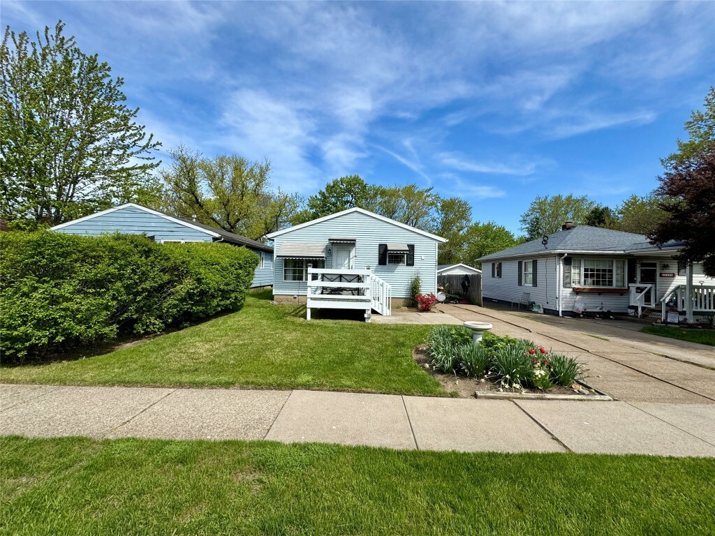 Property Photo: 2242 Fairmount Parkway PA 16510