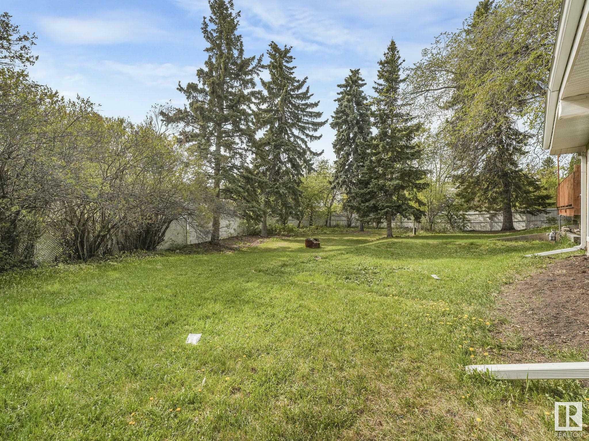 Property Photo: 15 Yew Court AB T8A 0R2