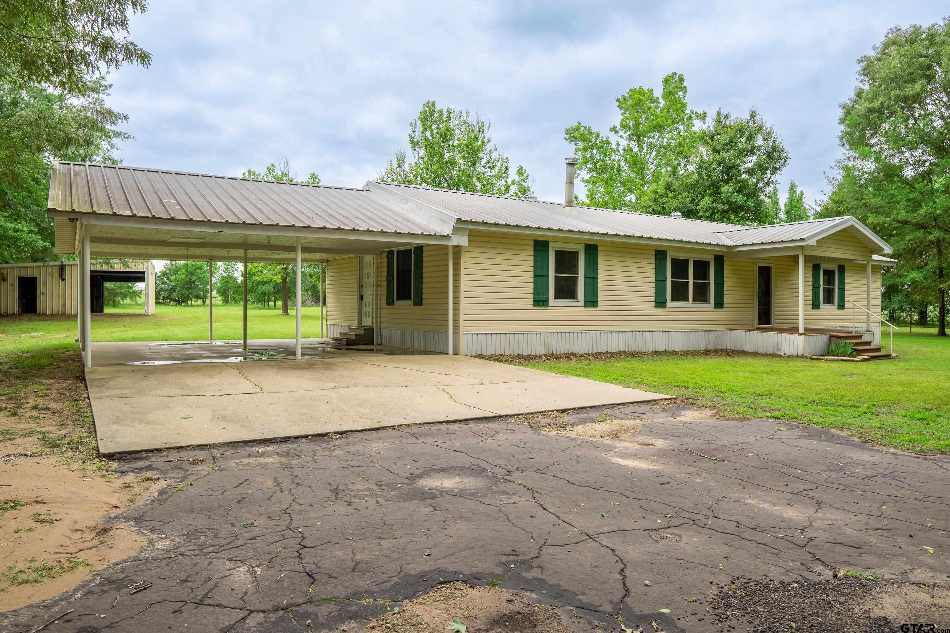 Property Photo: 2638 Cr 4115 TX 75457