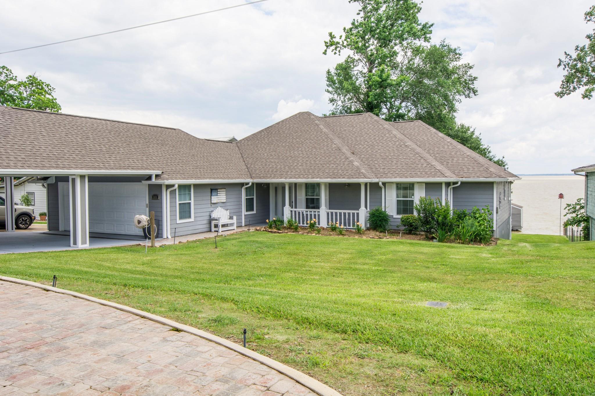 Property Photo:  341 Sam Houston Loop  TX 77364 