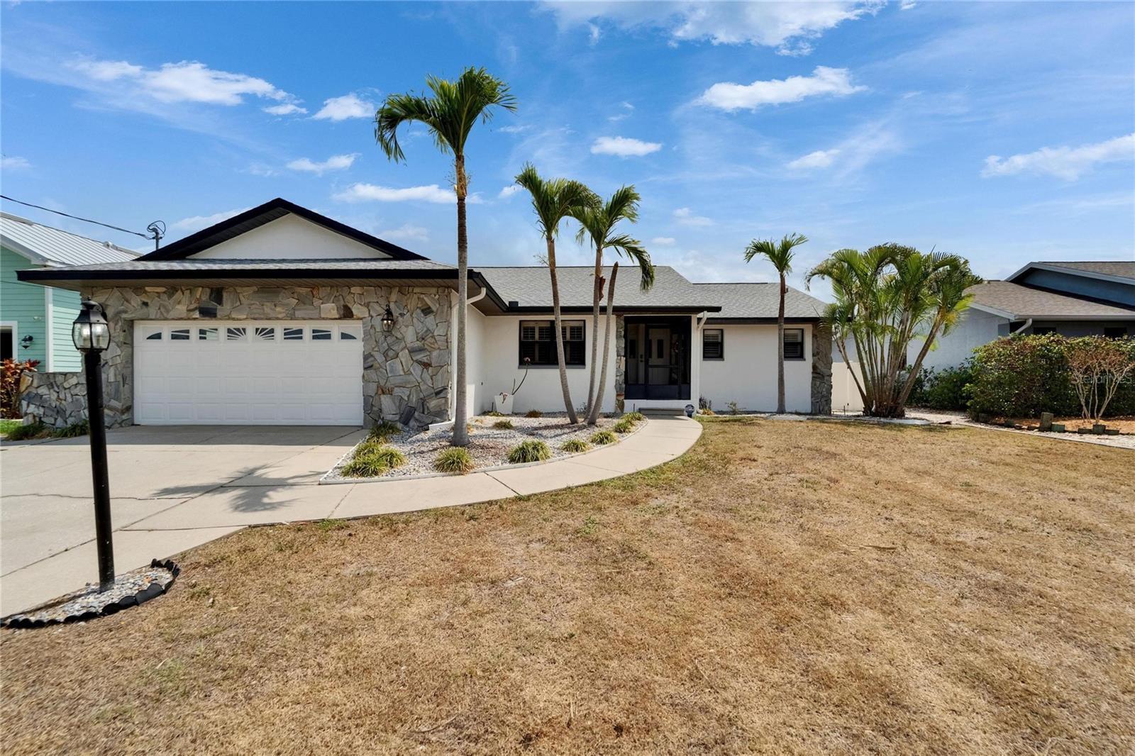 Property Photo: 743 Kingston Court FL 33572