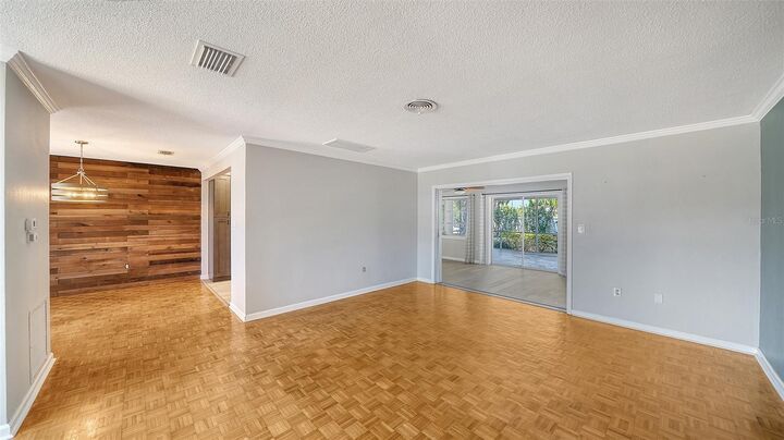 Property Photo:  5706 10th Avenue Dr W  FL 34209 
