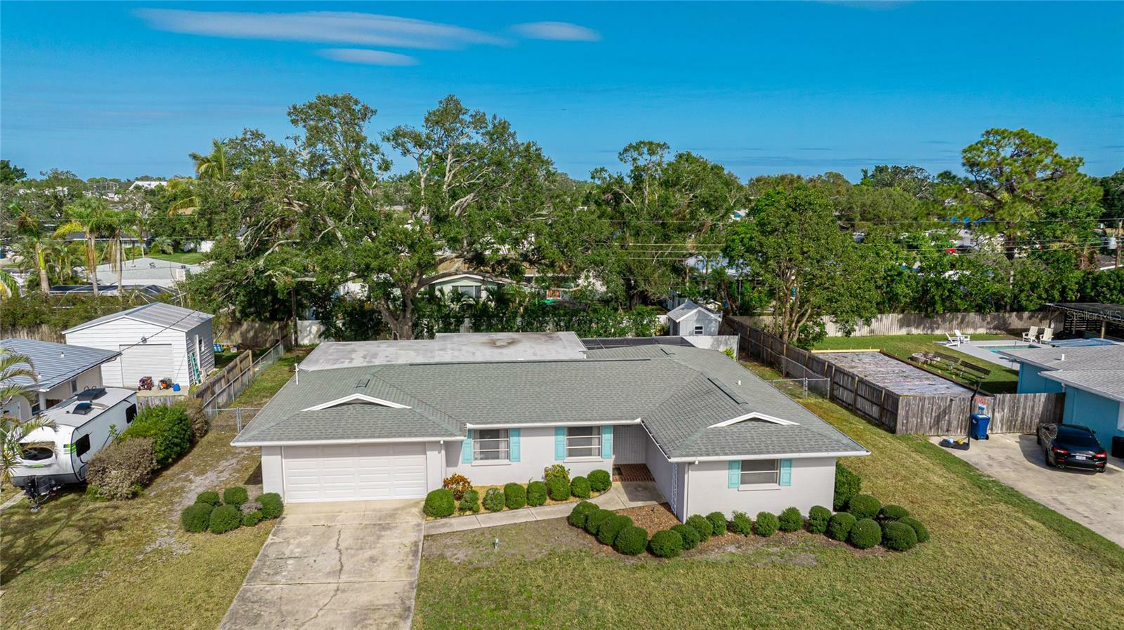 Property Photo: 5706 10th Avenue Dr W FL 34209