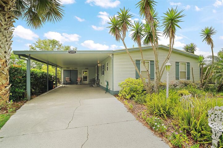 Property Photo: 5300 Tigers Tail FL 34748