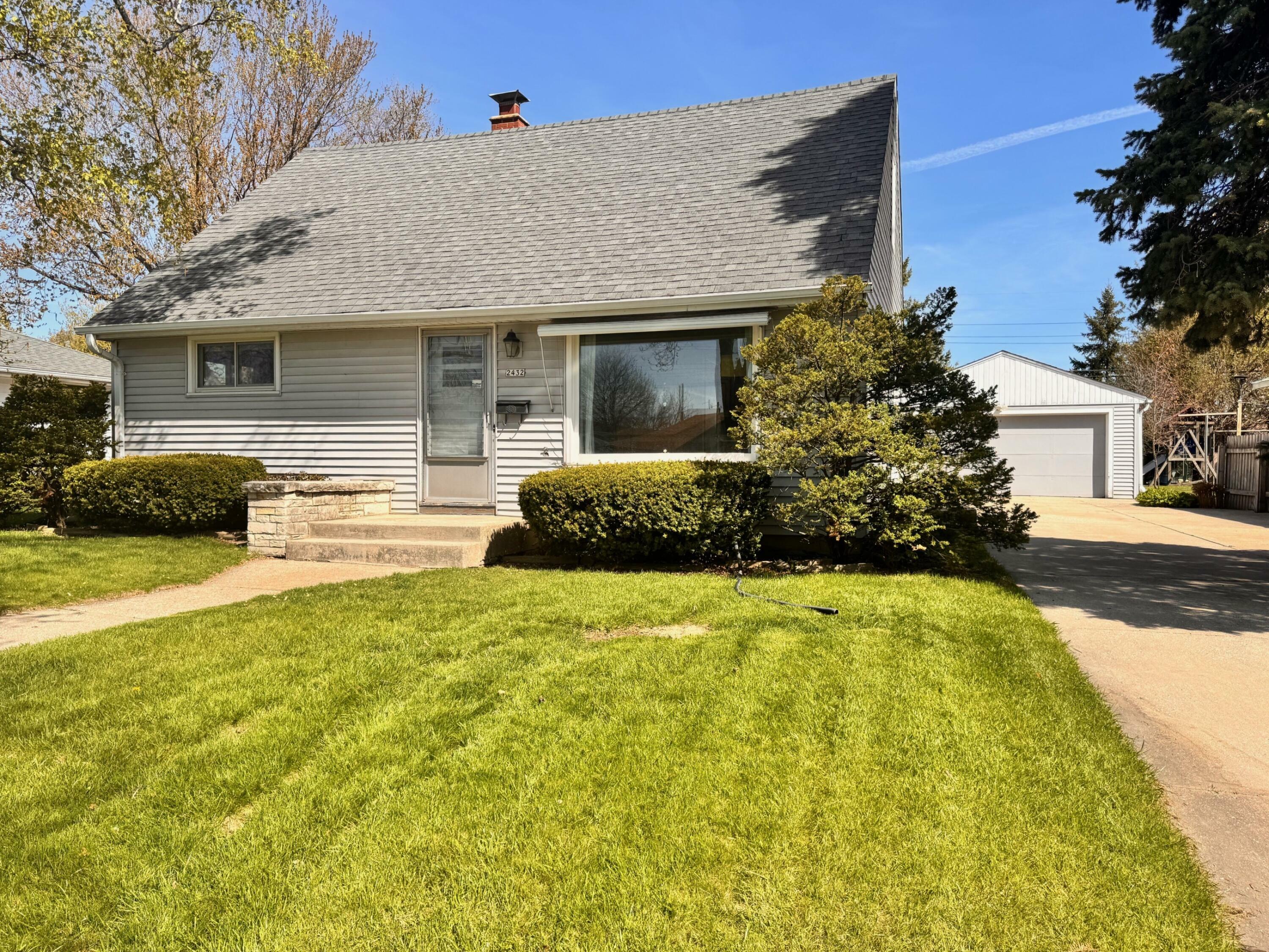 2432 W Whitaker Ave  Milwaukee WI 53221 photo