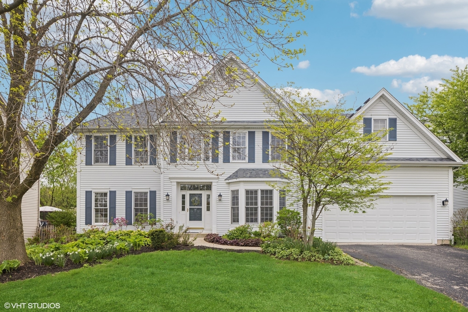 Property Photo: 1324 Prairie Court IL 60185