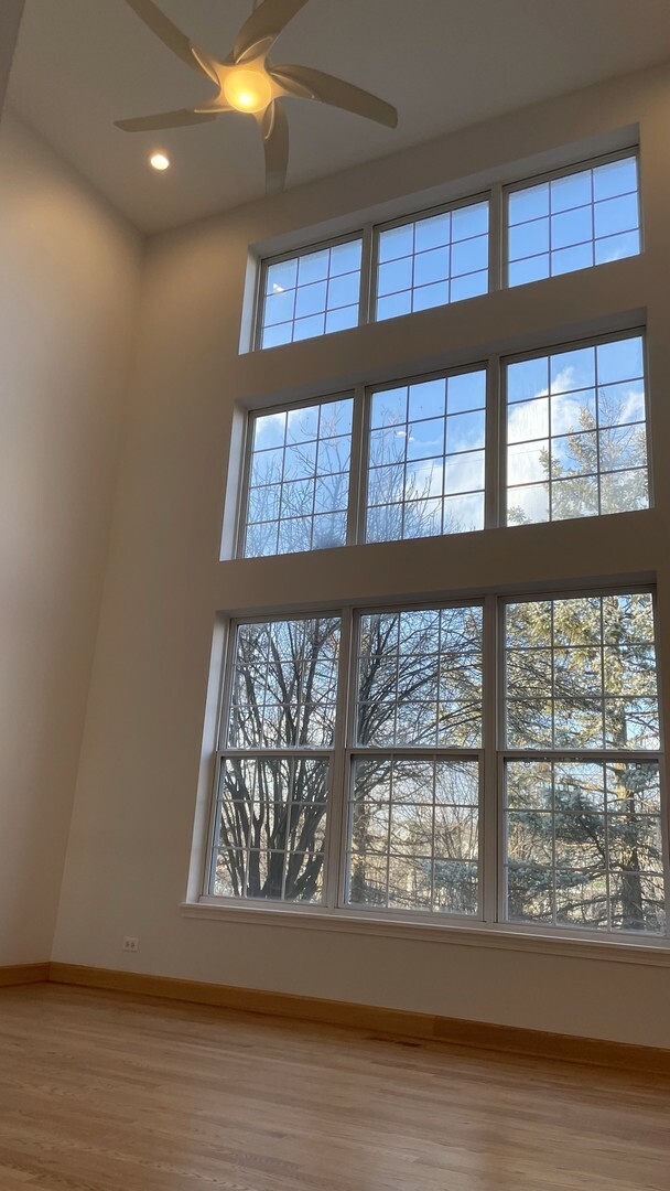 Property Photo:  812 Stonewall Court  IL 60173 