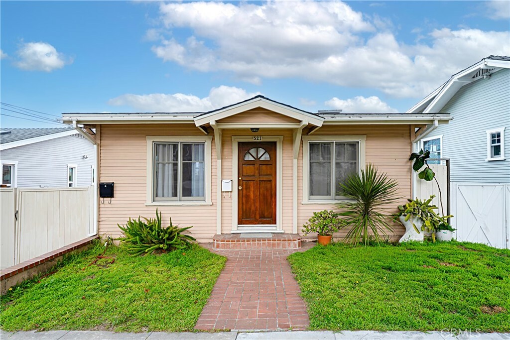 Property Photo: 521 S Francisca Avenue CA 90277