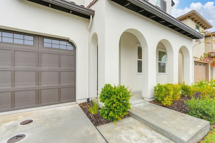 Property Photo:  2327 5th Avenue  CA 95818 