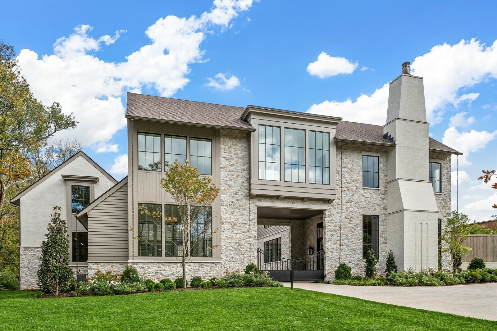 Property Photo: 4128 Wallace Ln TN 37215