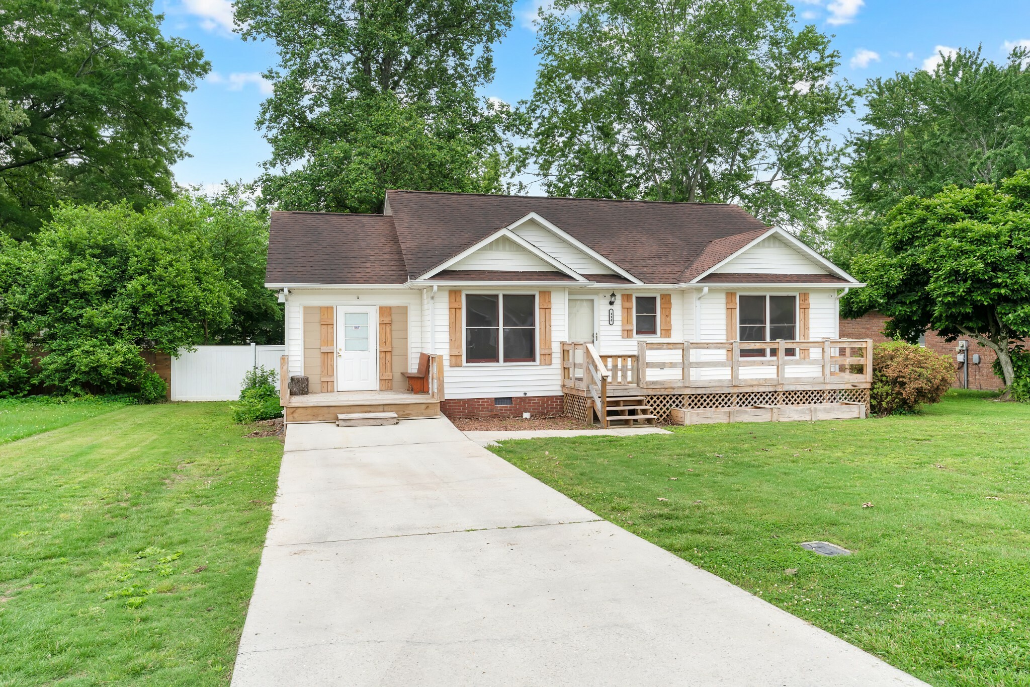 Property Photo: 114 Bradbury Ct TN 37388